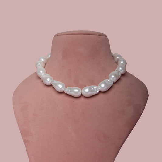 BaroquePearlNecklace2-NeckImage