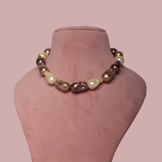 BaroquePearlNecklace3-NeckImage