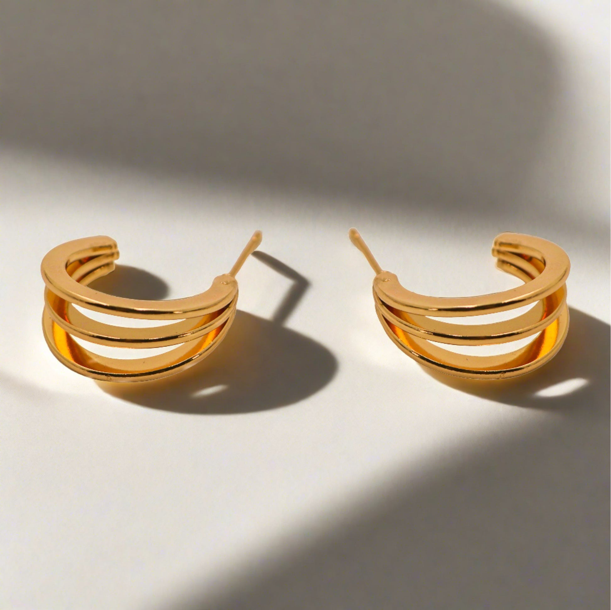 Evie Small Hoops 